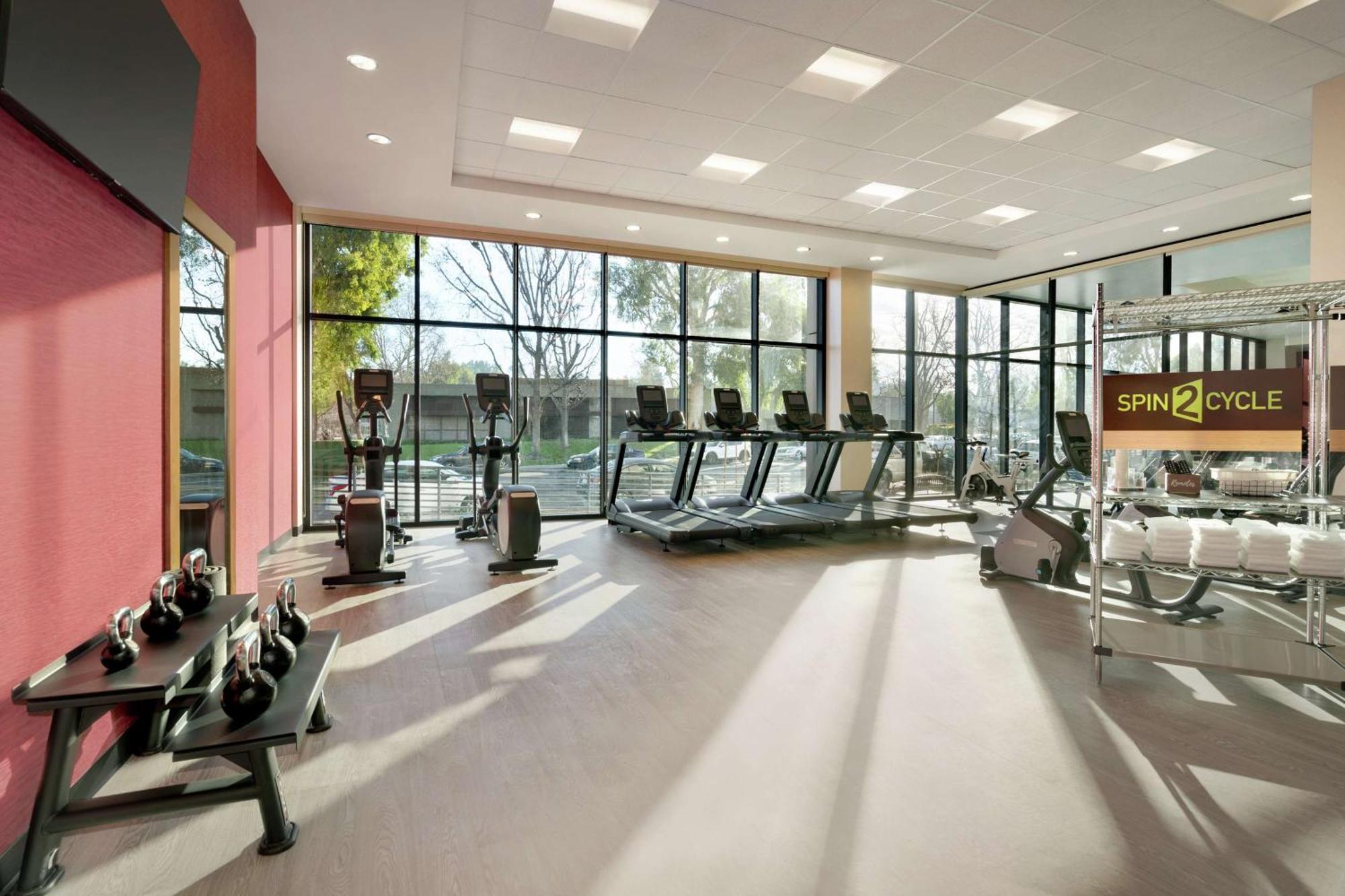 Home2 Suites By Hilton Woodland Hills لوس أنجلوس المظهر الخارجي الصورة